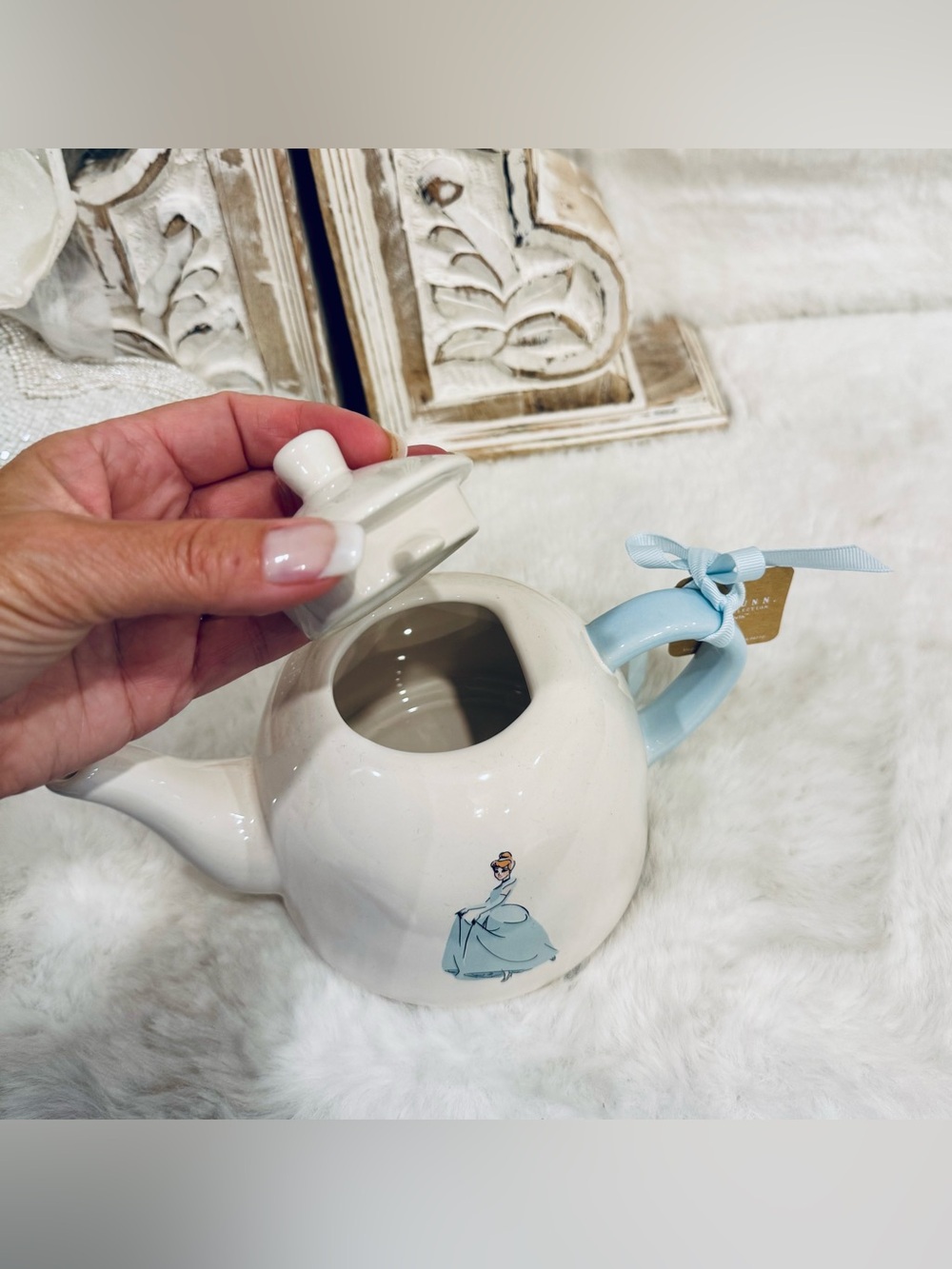 Rae Dunn x Disney Cinderella White Ceramic Teapot single serving size NWT - Picture 4 of 5